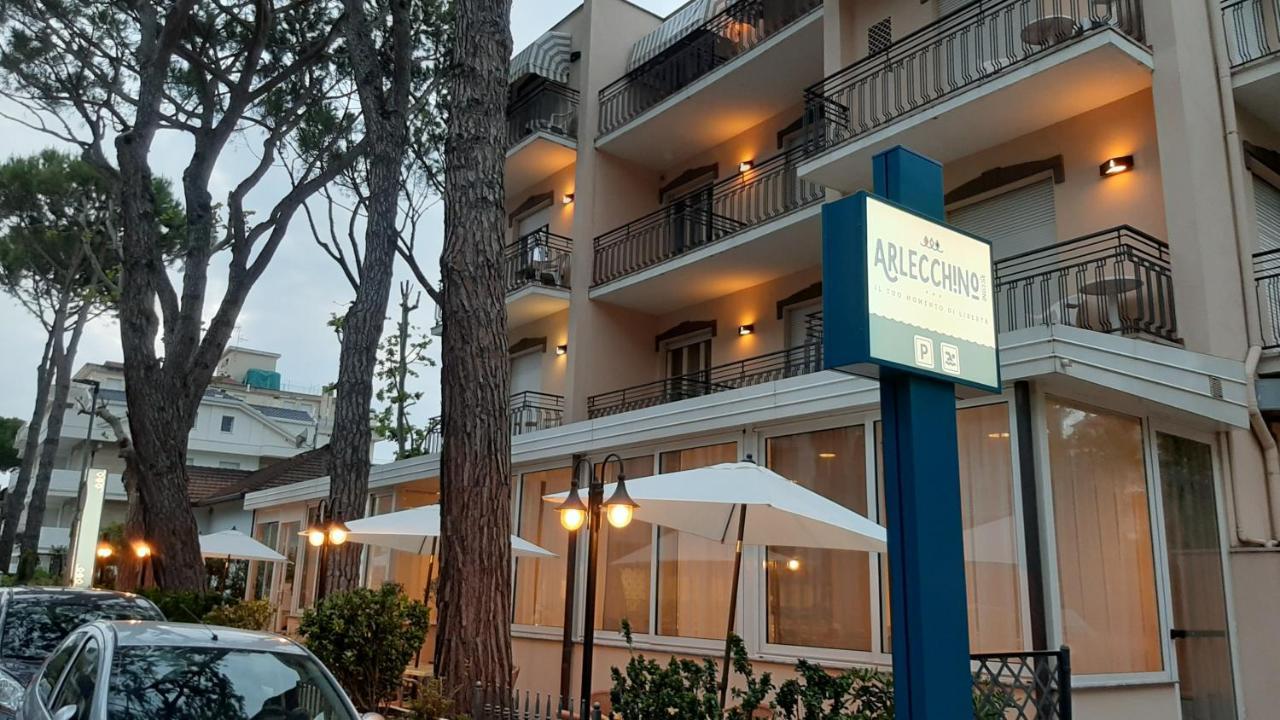 Hotel Arlecchino Риччоне Екстер'єр фото