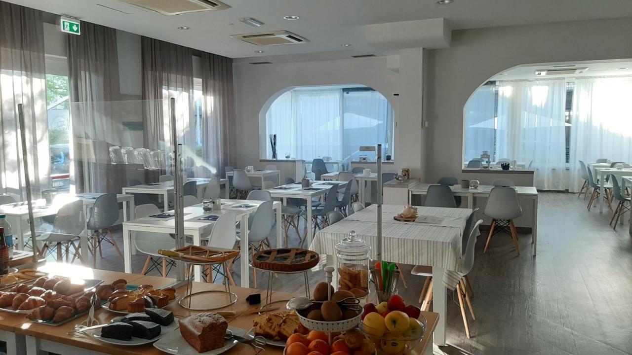 Hotel Arlecchino Риччоне Екстер'єр фото