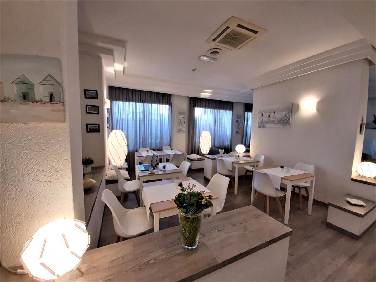 Hotel Arlecchino Риччоне Екстер'єр фото